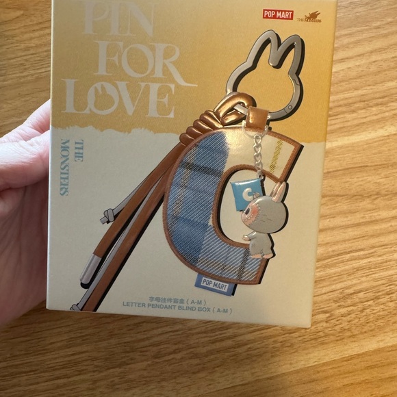 E- Pop Mart Pin for Love Pendant Box - Letter E - Picture 1 of 3